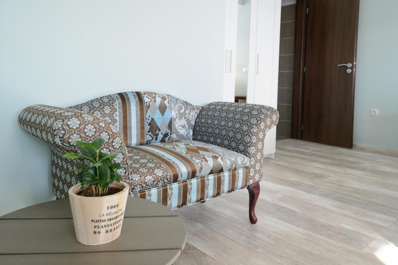 Illaberek Panzio Hotel เอ็กเกอร์ ภายนอก รูปภาพ